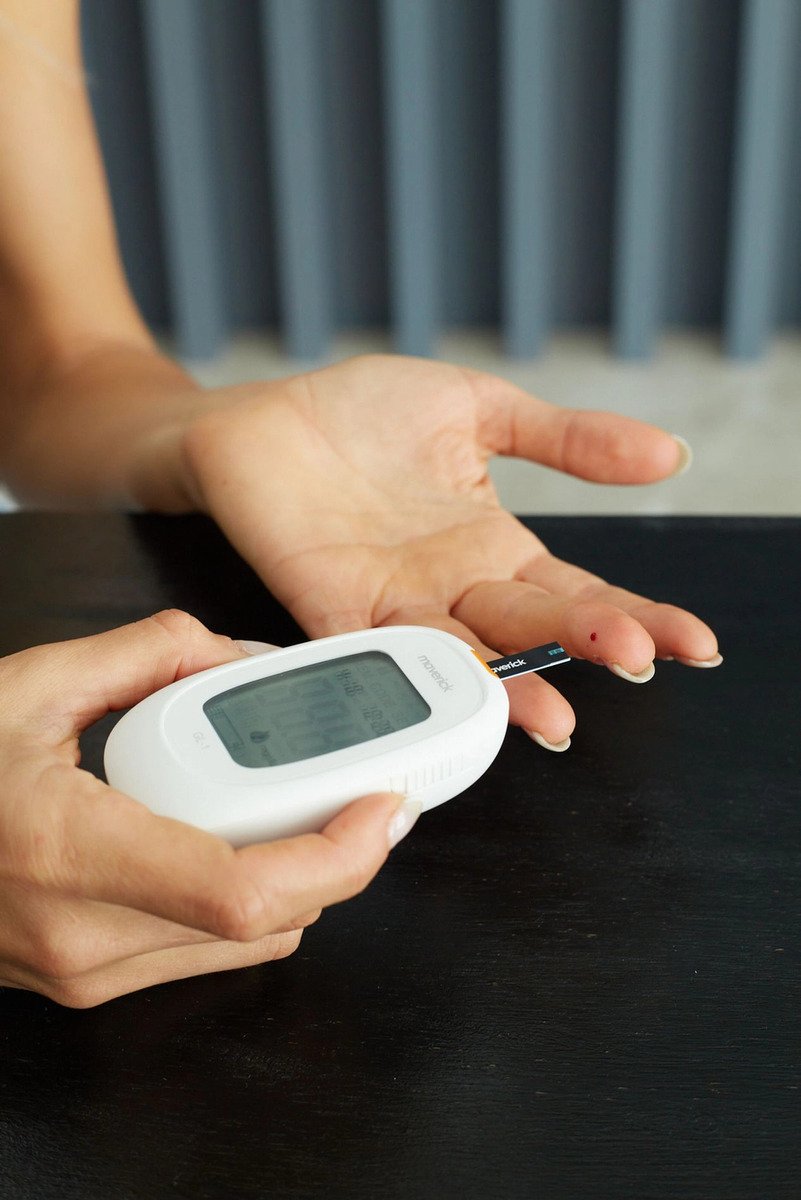 Glucometro Medidor De Glucosa Maverick Gl-1 Color Blanco - Imagen 3