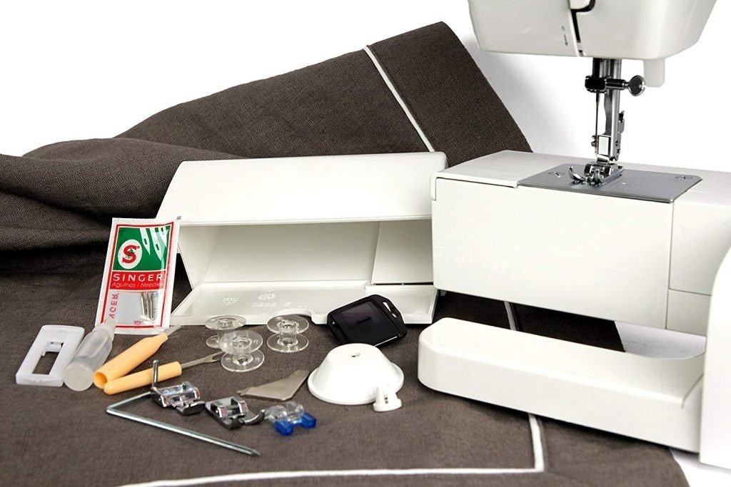 Máquina De Coser Recta Singer Tradition 2250 Portable Color Blanco - Imagen 10