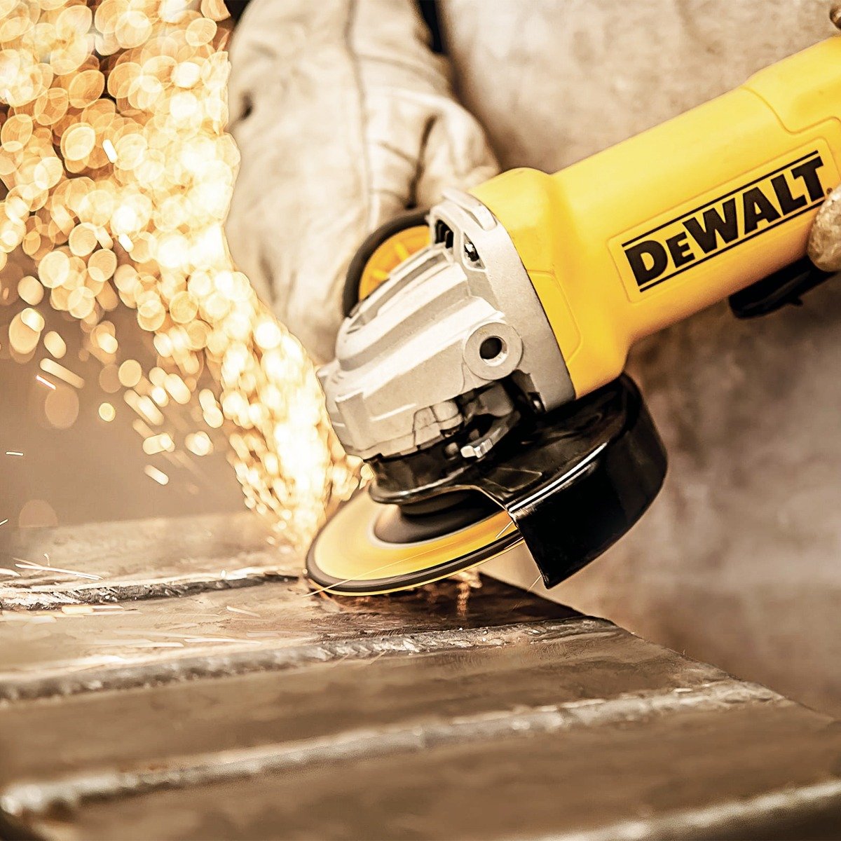 Amoladora Angular Dewalt Profesional Dwe4212-b2 De 50 hz Color Amarillo 1.2 kw 220 v + Accesorio - Imagen 6