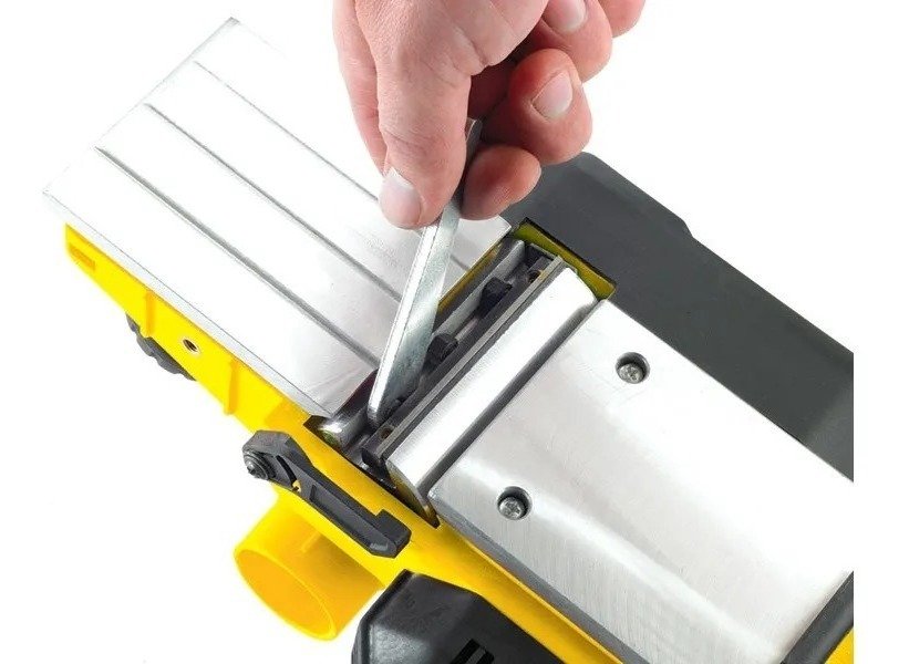 Cepillo Eléctrico De Mano Stanley Stpp7502 750w 82mm Amarillo - Imagen 4