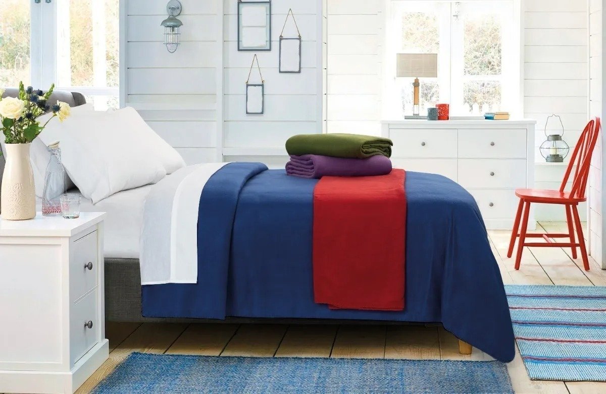 Frazada Polar 1 1/2 Plazas Alcoyana Lisa Cronos - Imagen 5