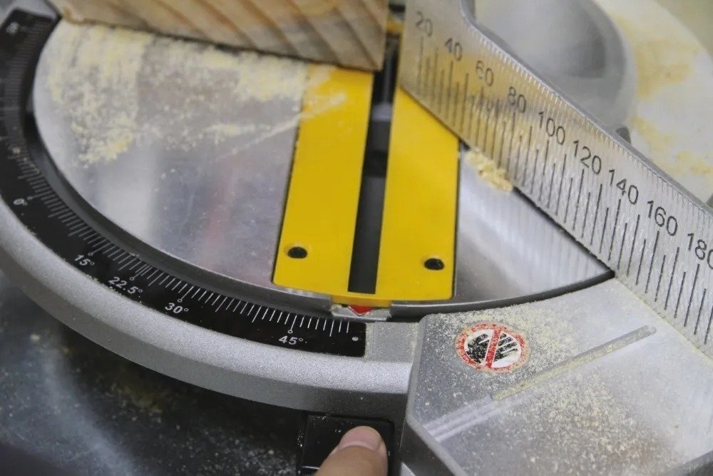 Sierra Ingletadora Dewalt Biseladora 10 254mm 1650w Dw714 - Imagen 3