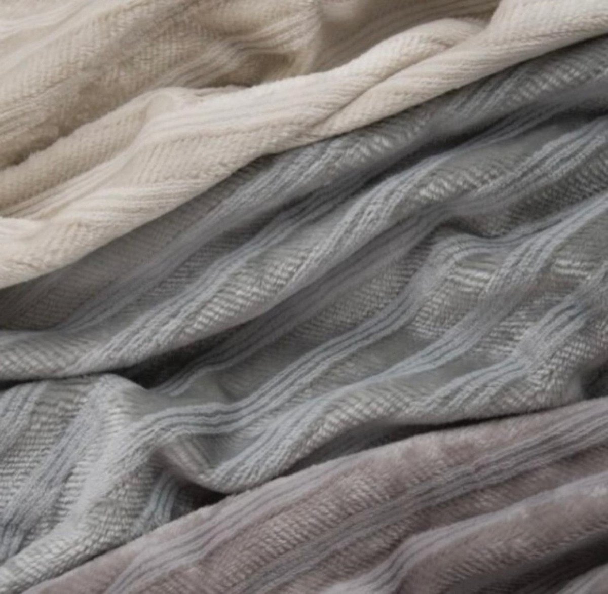 Frazada Quebec Palette Flannel Fleece 2 1/2 Plazas Color Gris Metal Diseño De La Tela Lisa Liso - Imagen 2