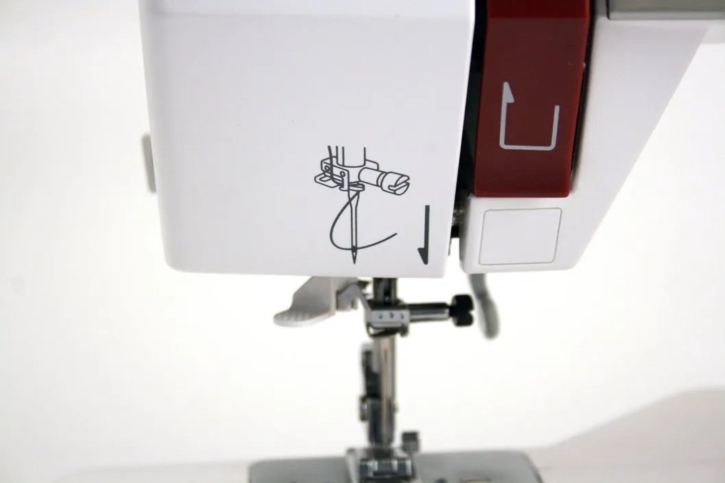 Máquina De Coser Toyota Erg017d 26 Diseños Blanca Blanco - Imagen 4