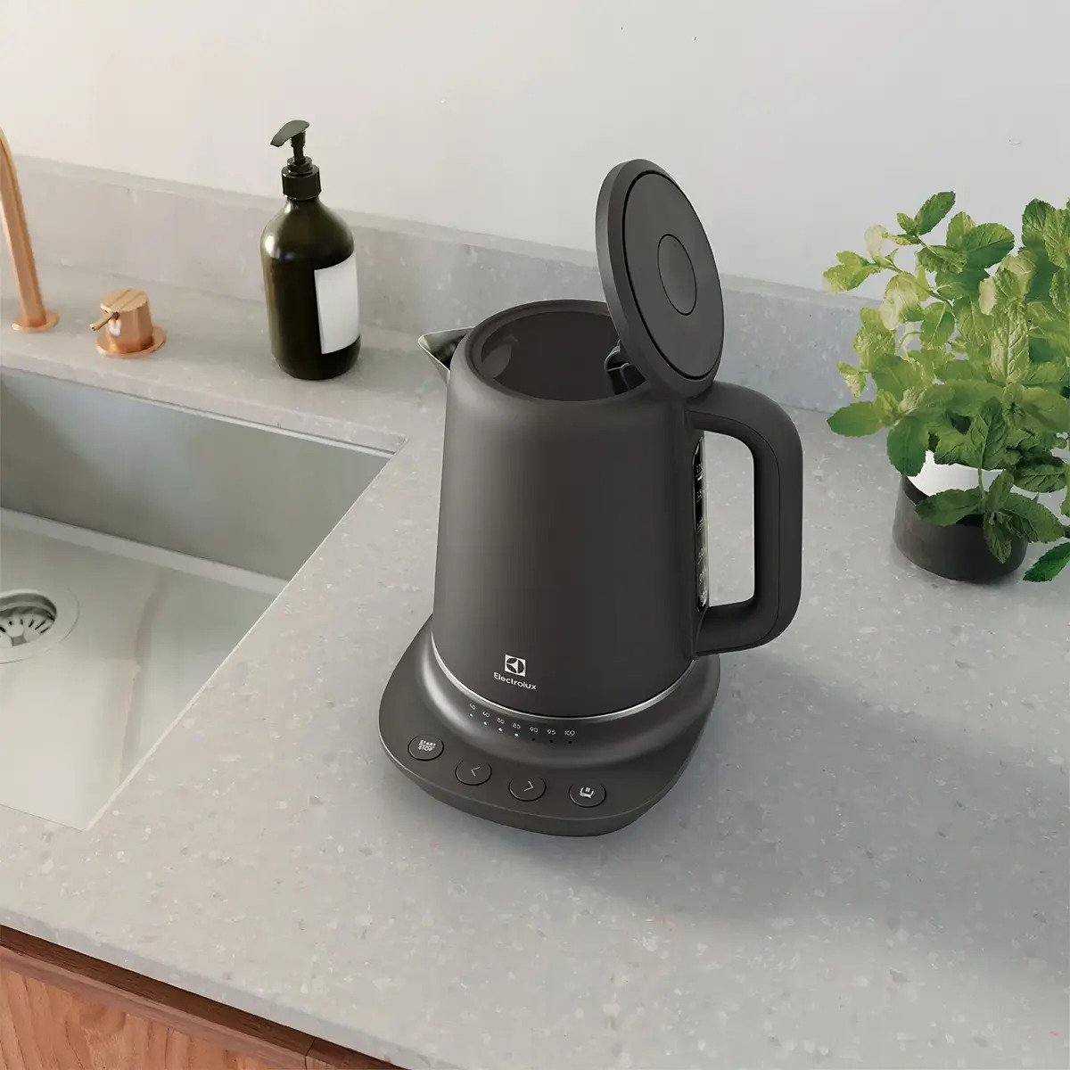 Pava Electrica Electrolux Expert Ekp70 1,7l Base 360 Color Negro - Imagen 5